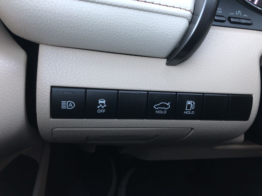 2019 Toyota Camry Image 23