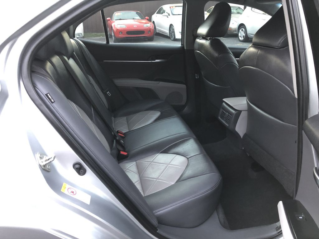 2018 Toyota Camry Image 12