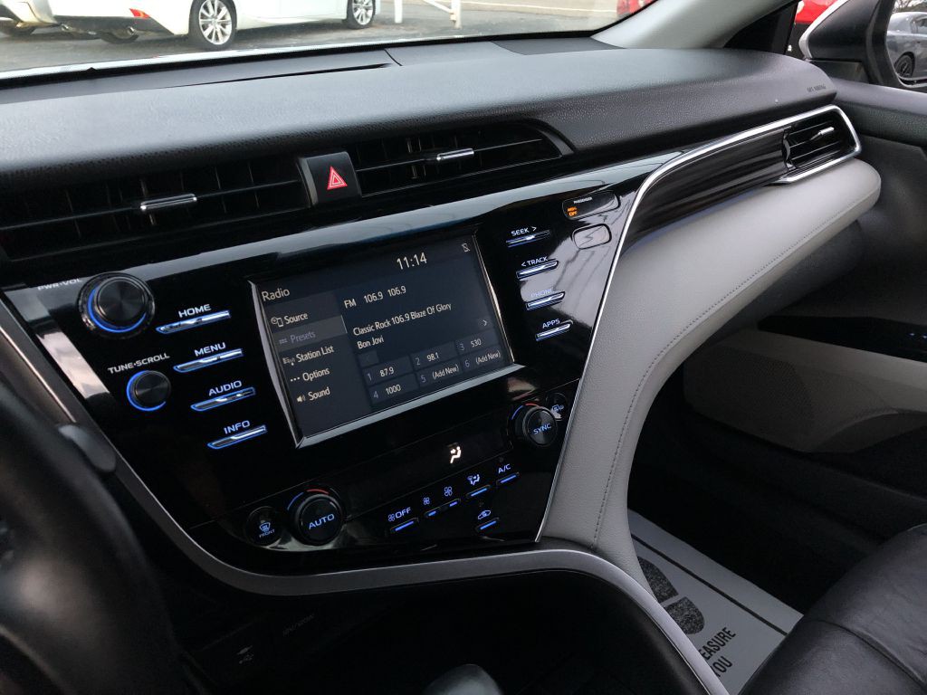 2018 Toyota Camry Image 17