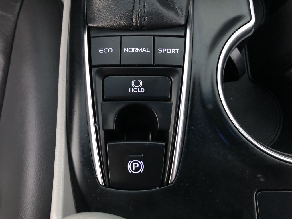2018 Toyota Camry Image 21