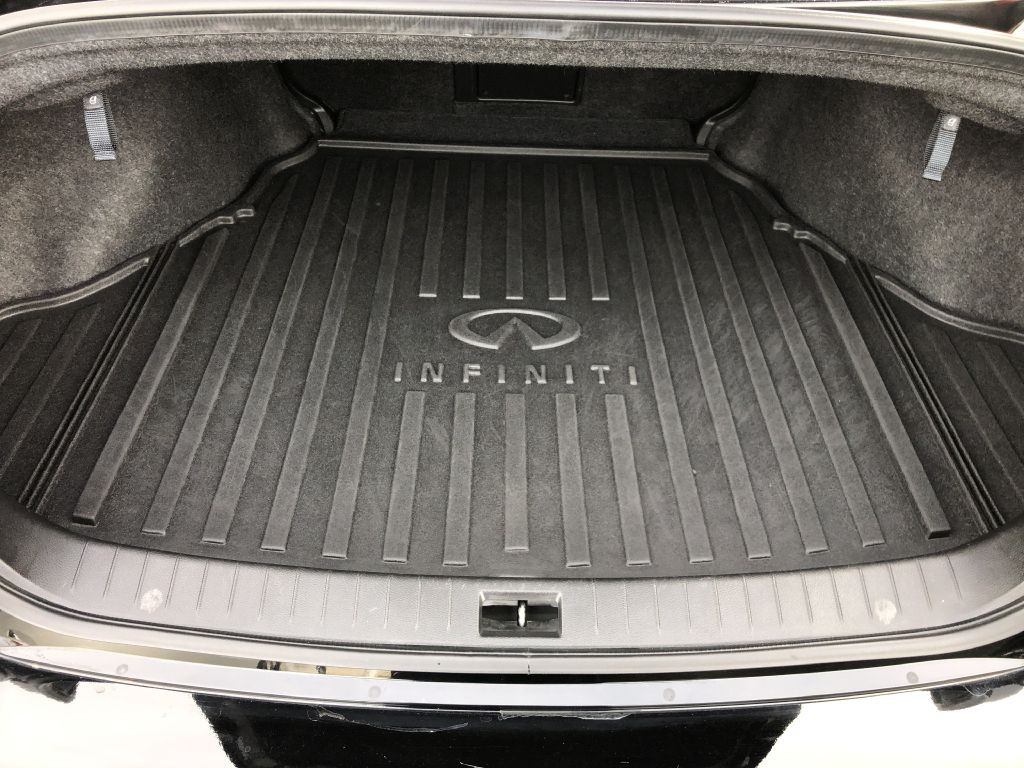 2016 INFINITI Q50 Image 9