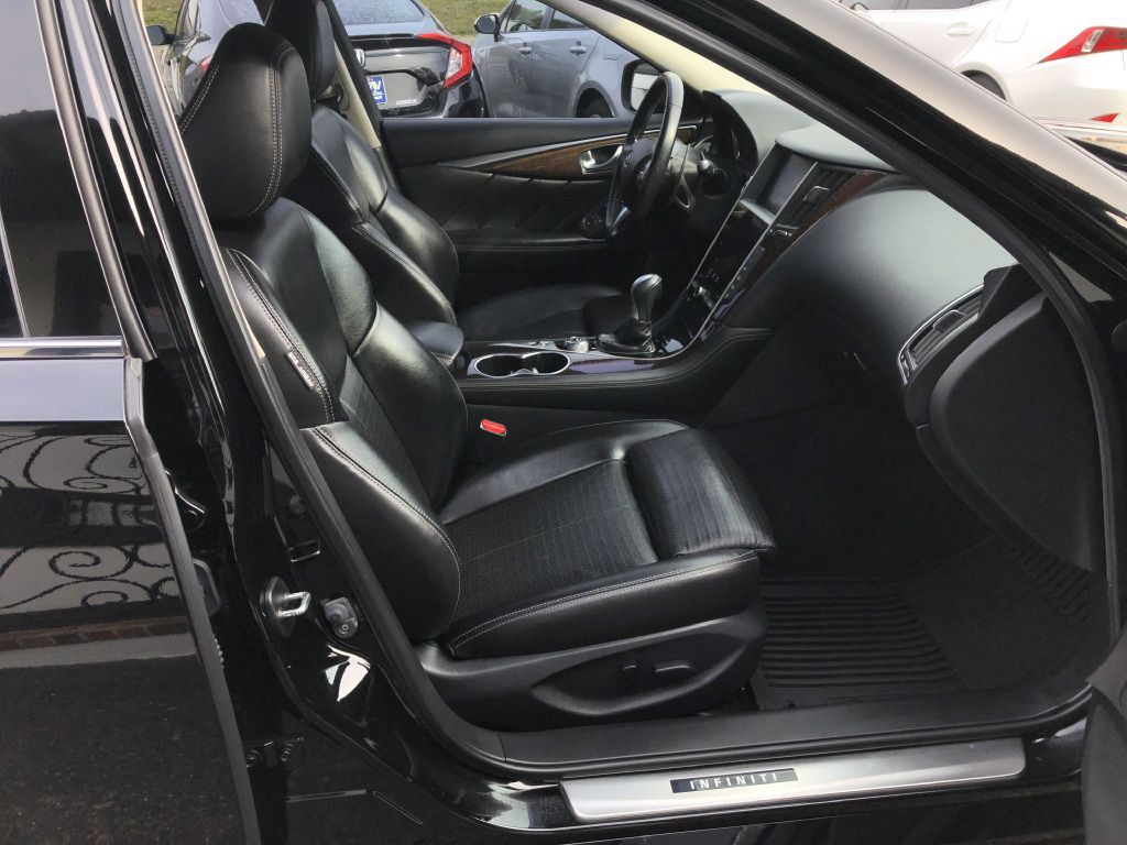 2016 INFINITI Q50 Image 12