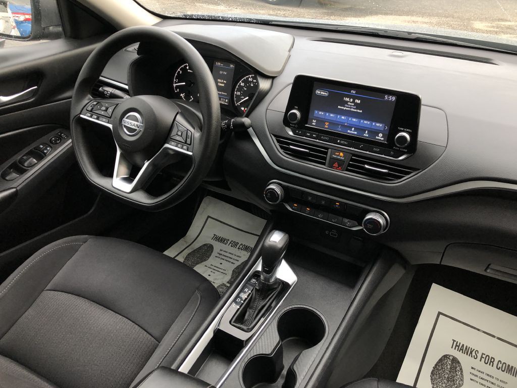 2022 Nissan Altima Image 16