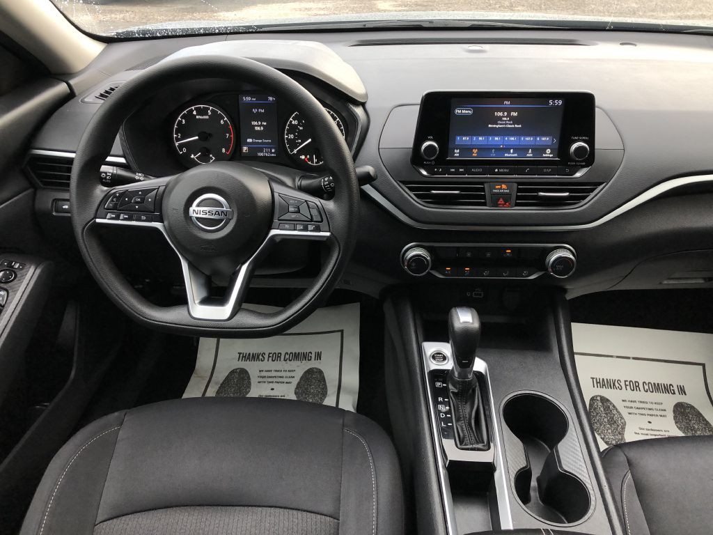 2022 Nissan Altima Image 17