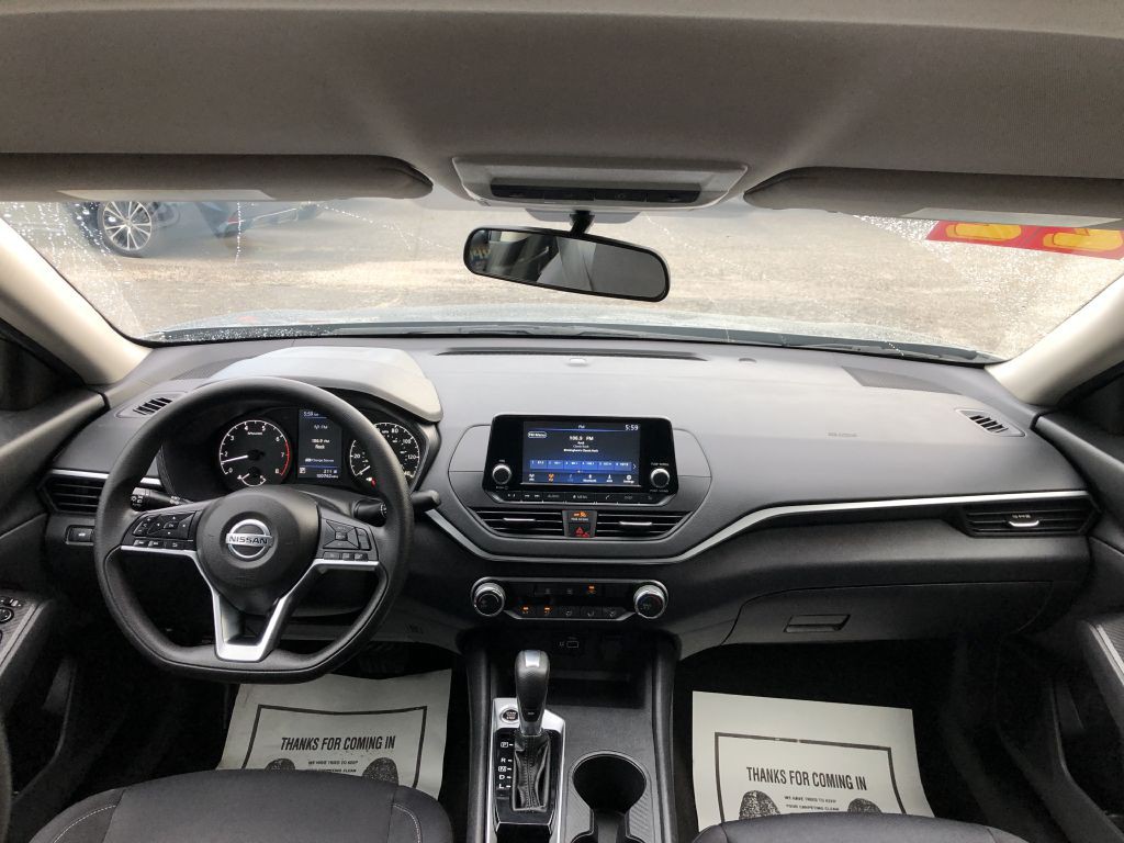 2022 Nissan Altima Image 18