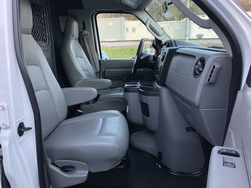 2014 Ford Econoline Image 21