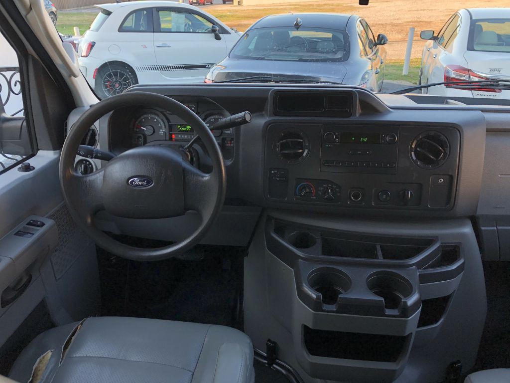 2014 Ford Econoline Image 23