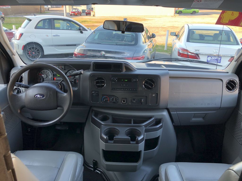 2014 Ford Econoline Image 24