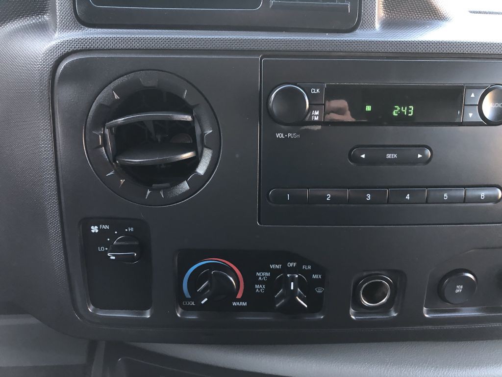 2014 Ford Econoline Image 26