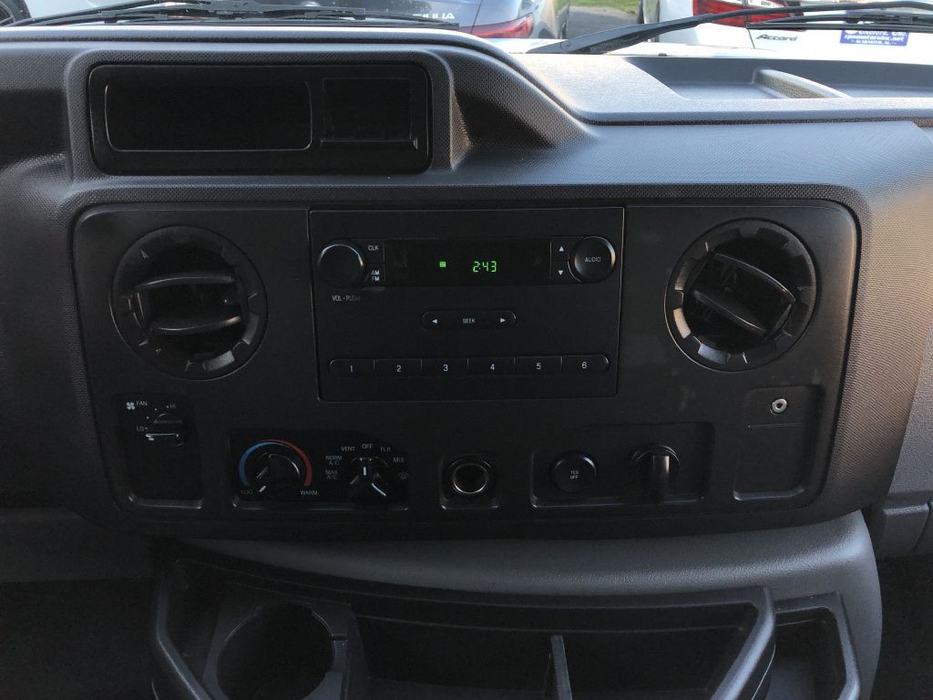 2014 Ford Econoline Image 27