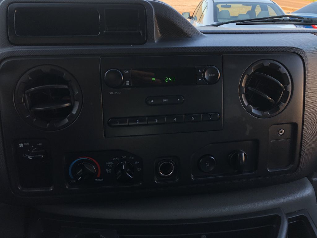 2014 Ford Econoline Image 28