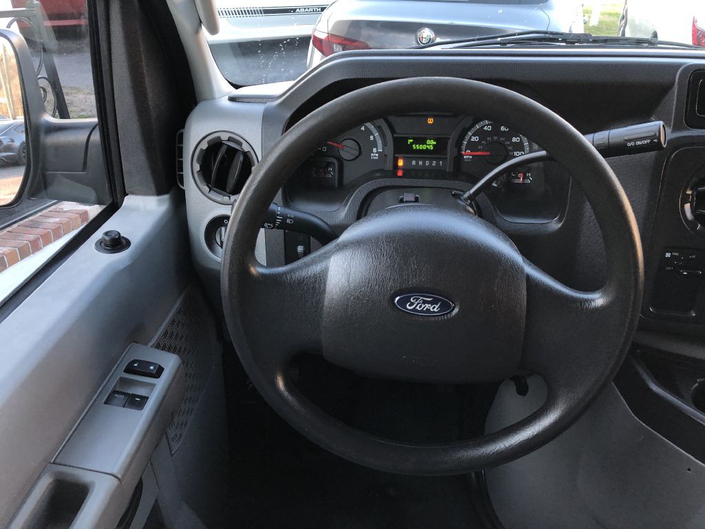 2014 Ford Econoline Image 30
