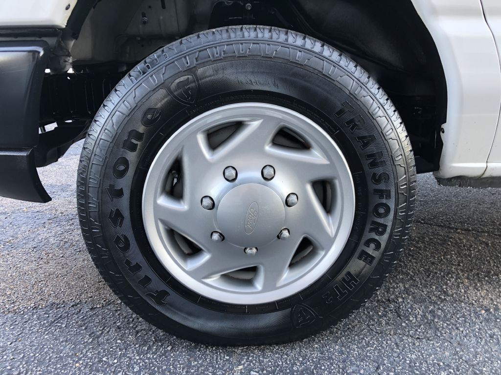 2014 Ford Econoline Image 33