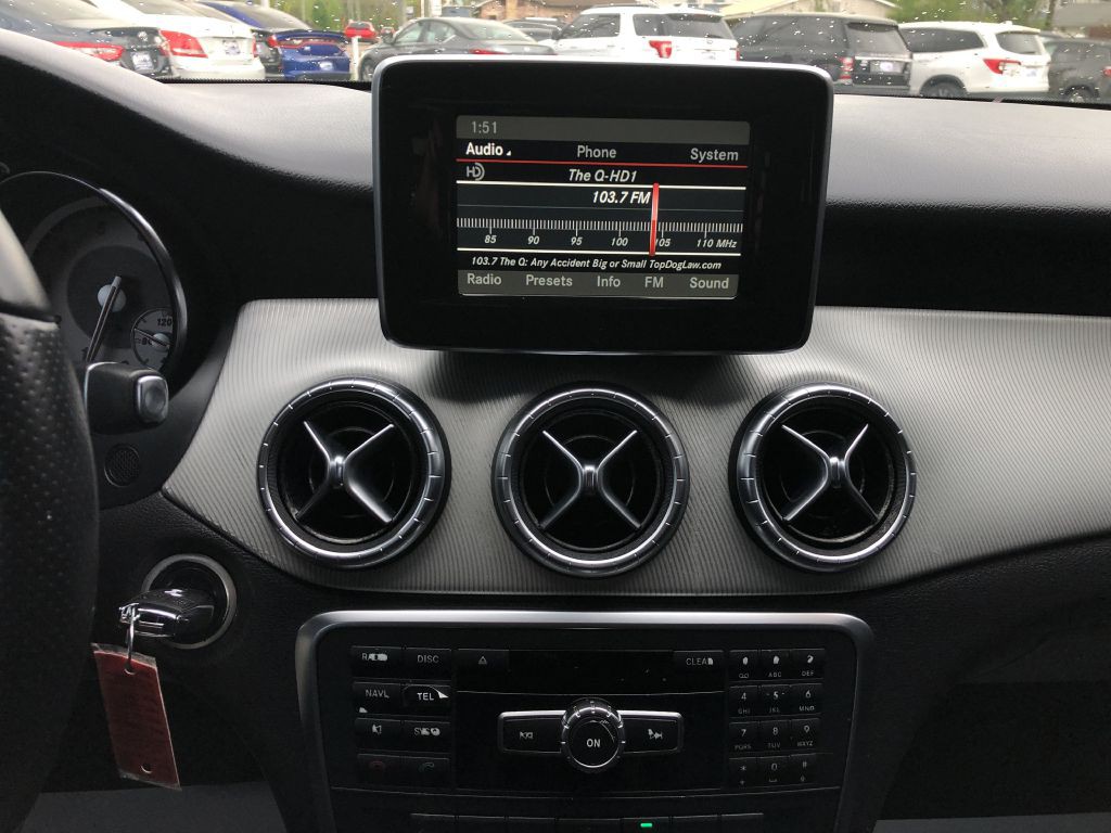2014 Mercedes-Benz CLA-Class Image 21
