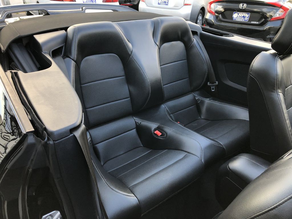 2019 Ford Mustang Image 24