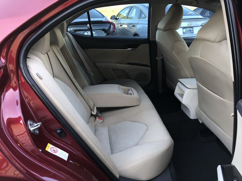 2018 Toyota Camry Image 12