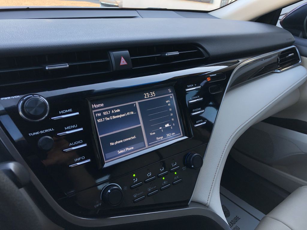2018 Toyota Camry Image 17