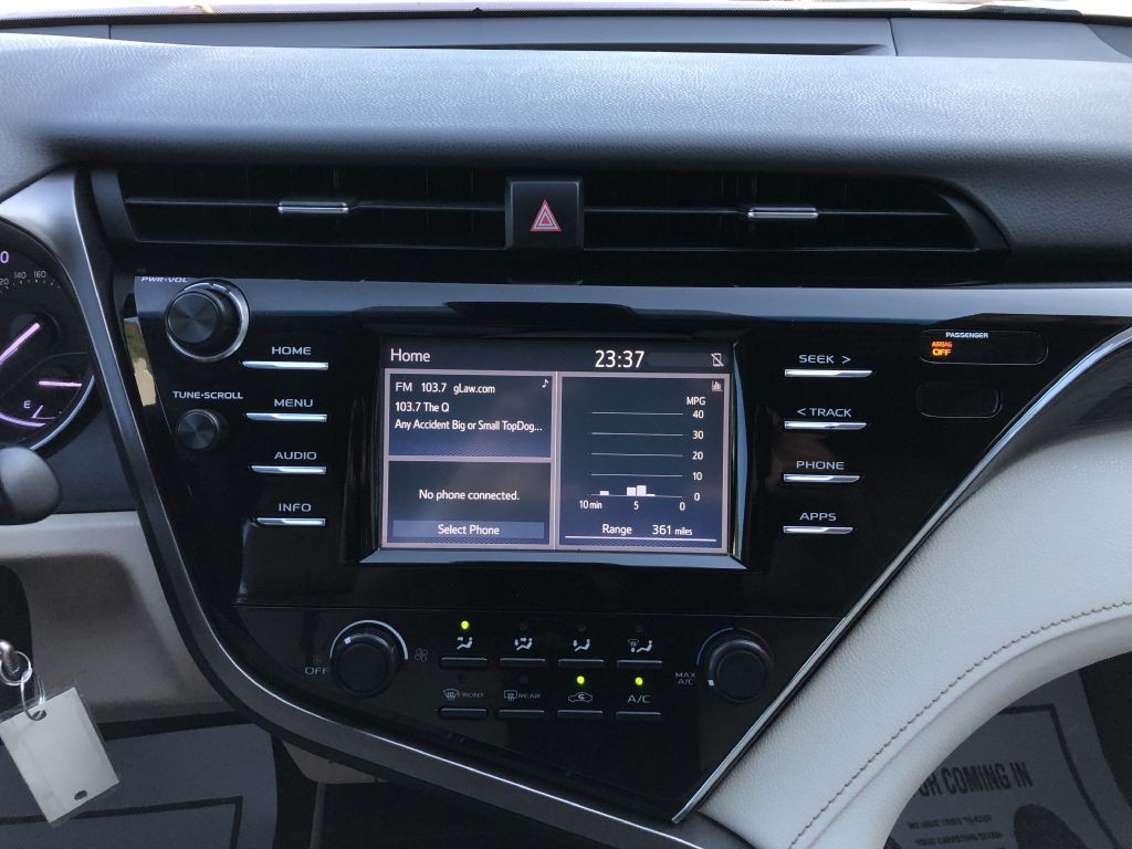 2018 Toyota Camry Image 19