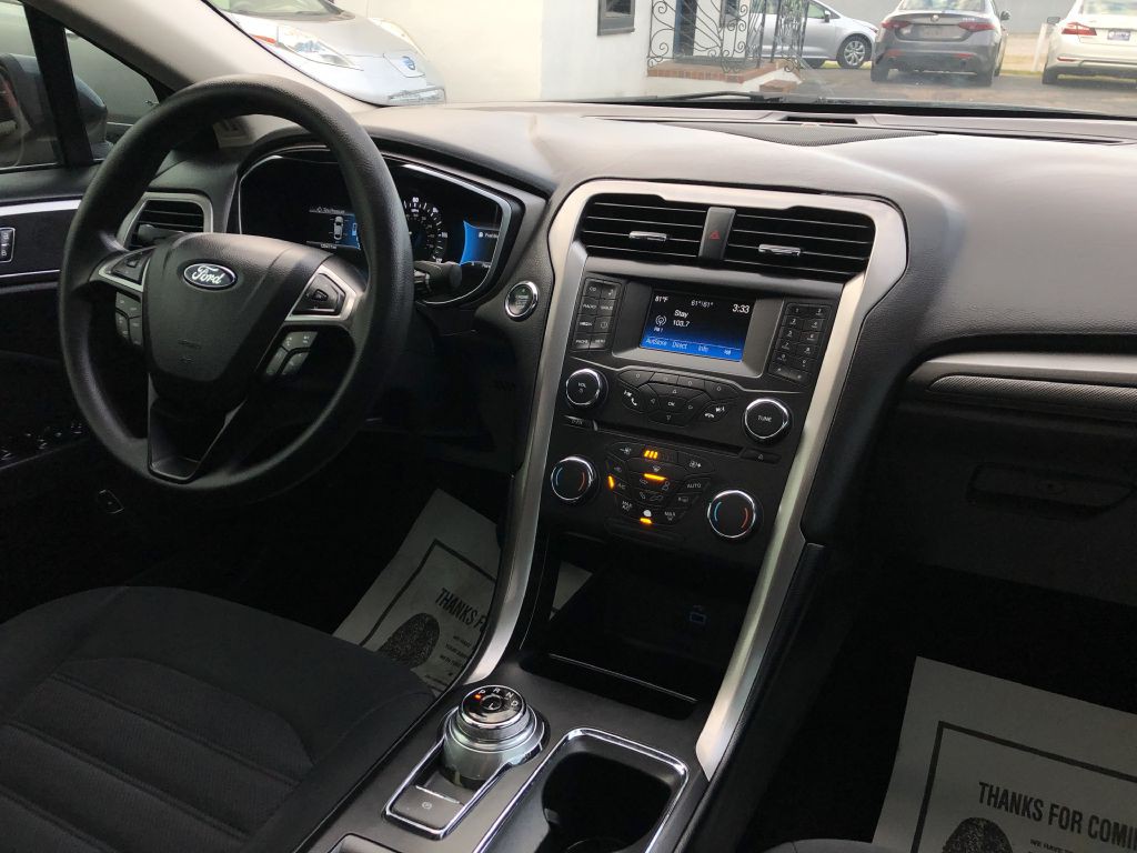 2017 Ford Fusion Image 16