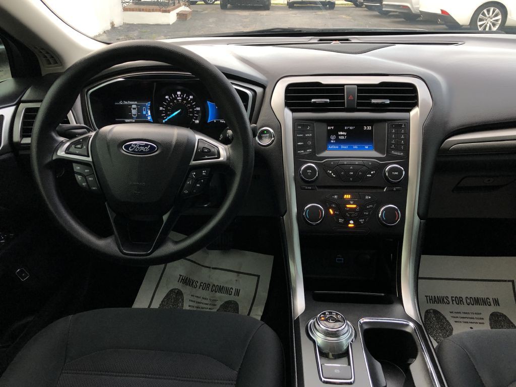 2017 Ford Fusion Image 17