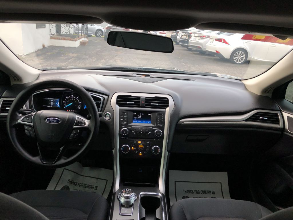 2017 Ford Fusion Image 18