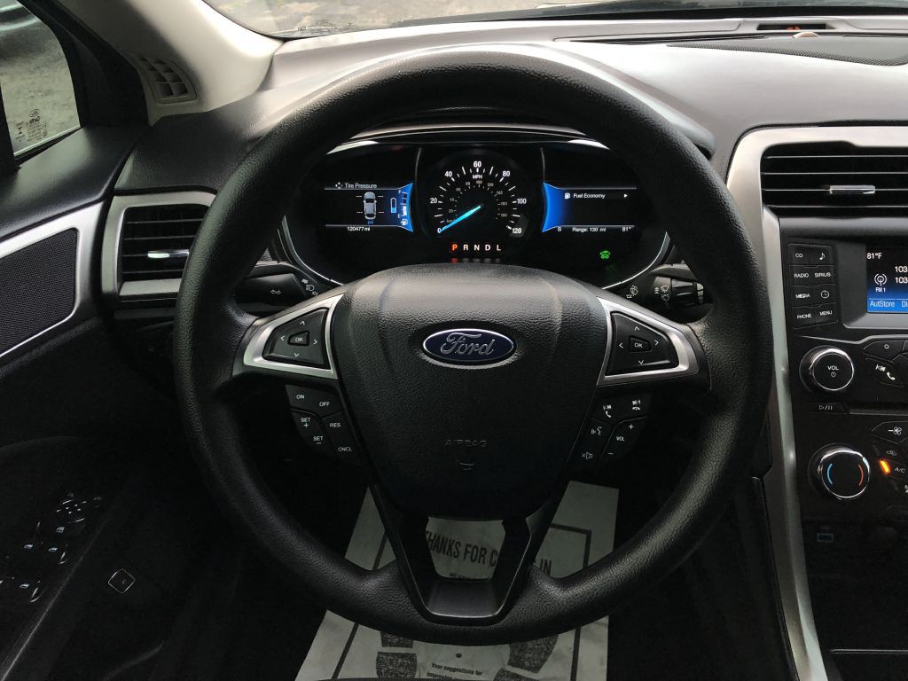 2017 Ford Fusion Image 31