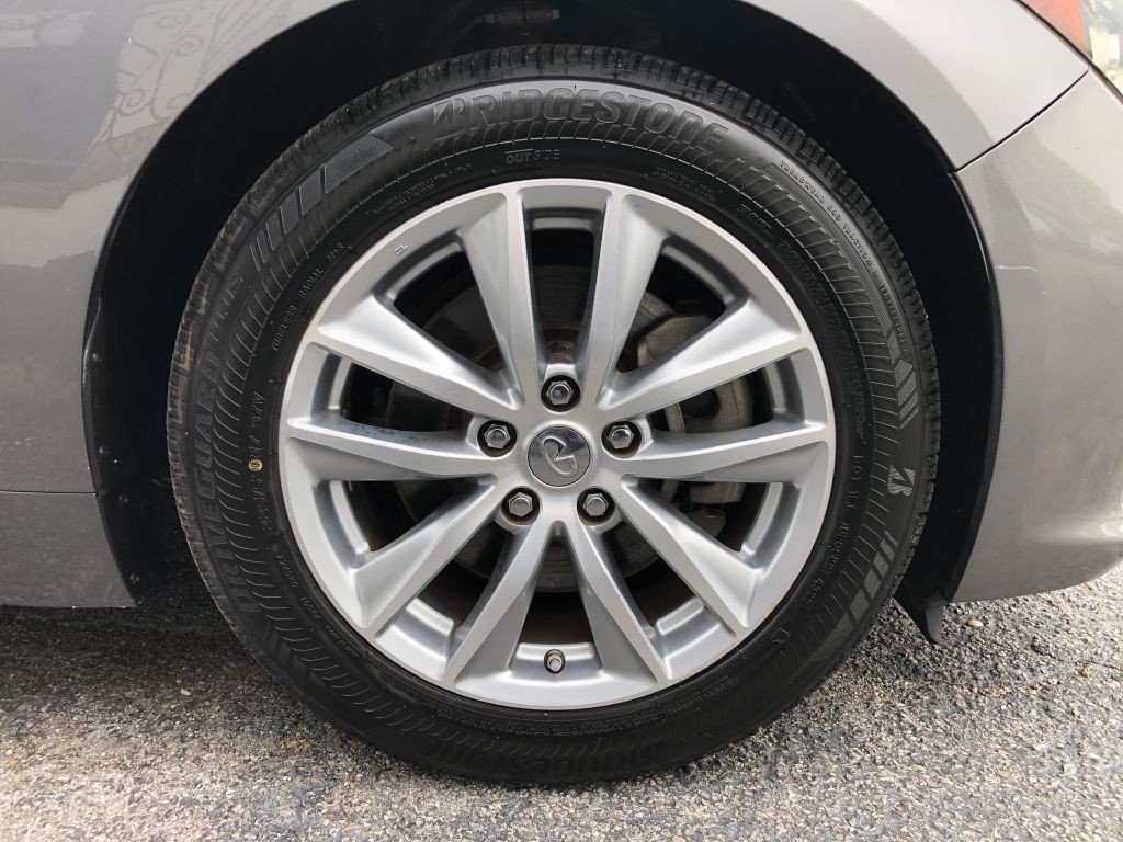 2017 INFINITI Q50 Image 34
