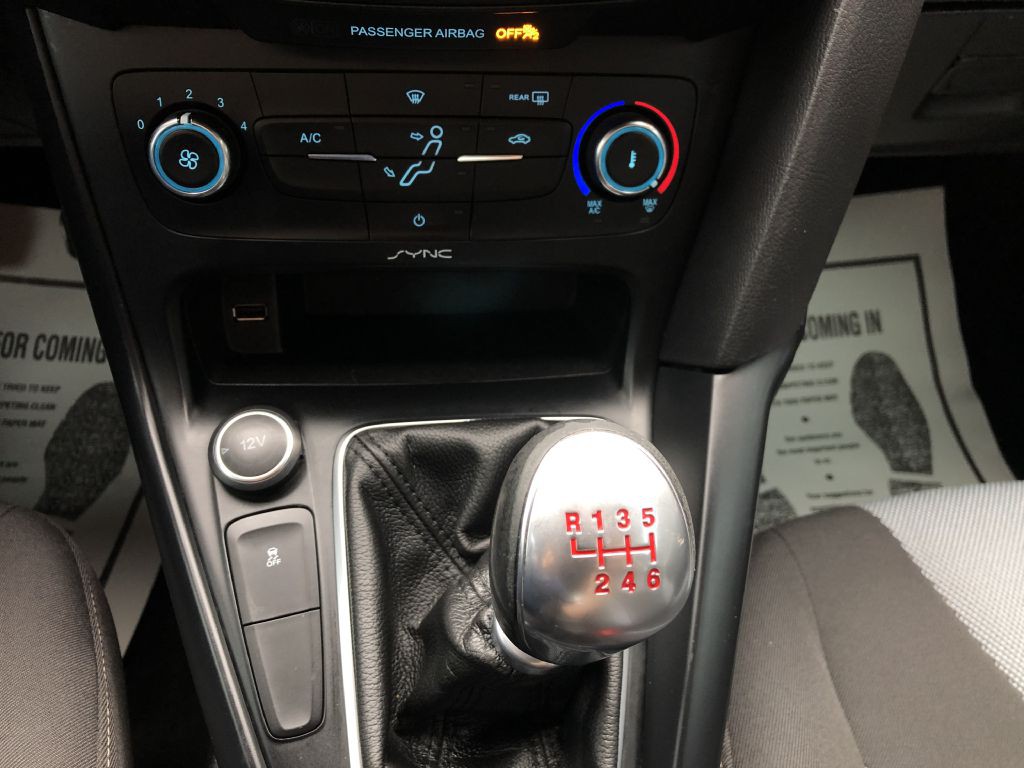 2015 Ford Focus Image 21
