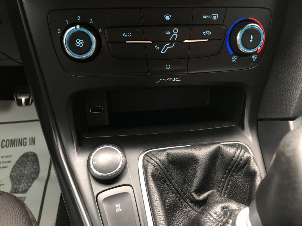 2015 Ford Focus Image 25
