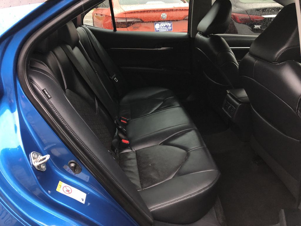 2018 Toyota Camry Image 16