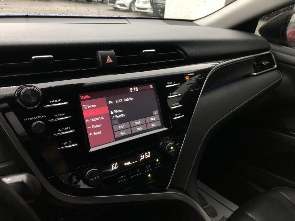 2018 Toyota Camry Image 20