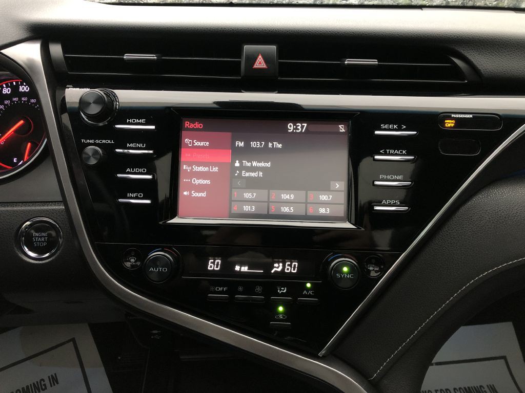 2018 Toyota Camry Image 26