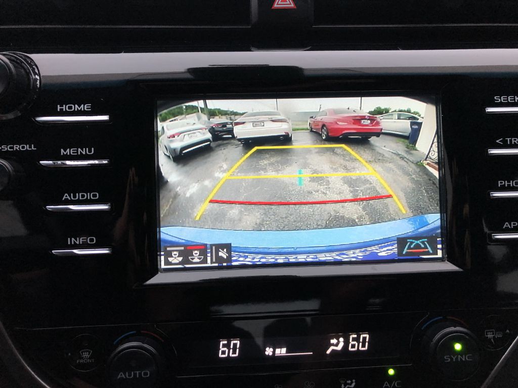 2018 Toyota Camry Image 32