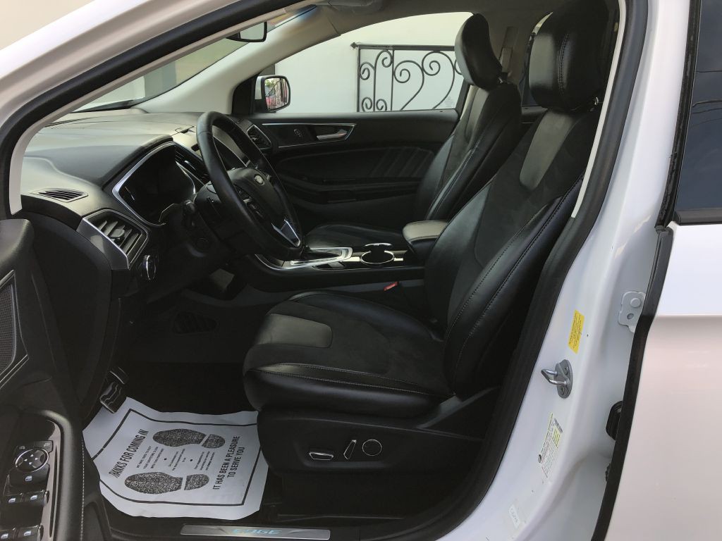 2017 Ford Edge Image 16