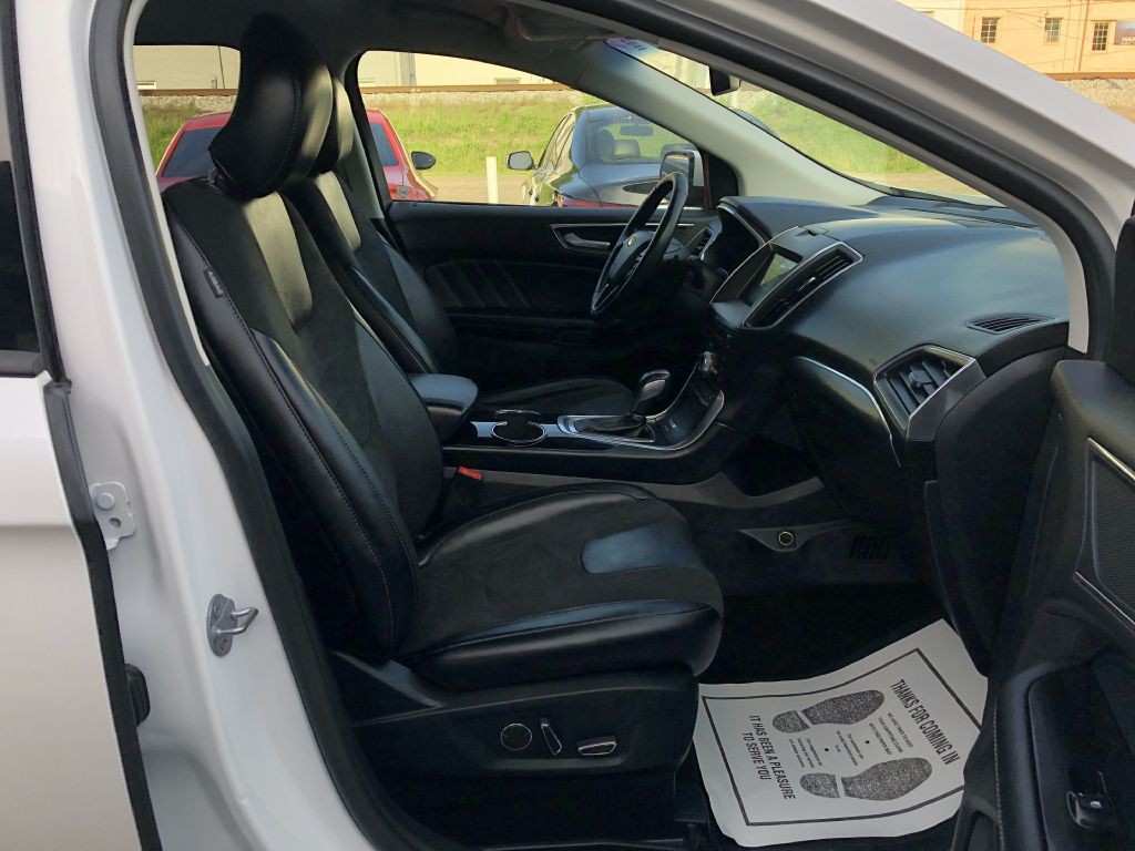 2017 Ford Edge Image 17