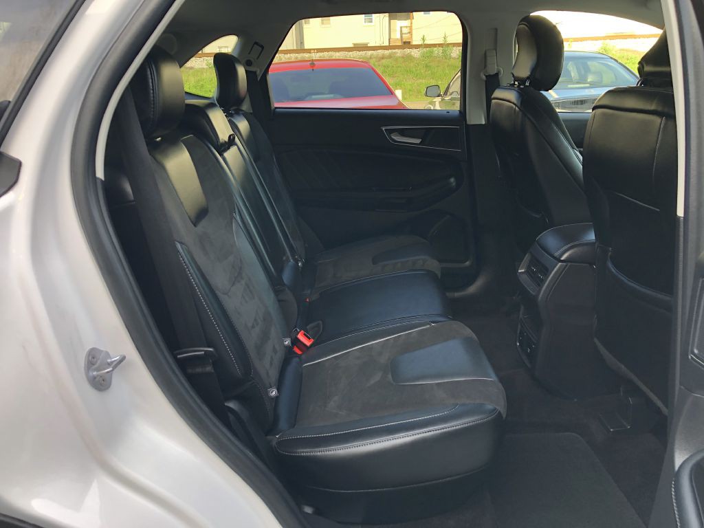 2017 Ford Edge Image 19