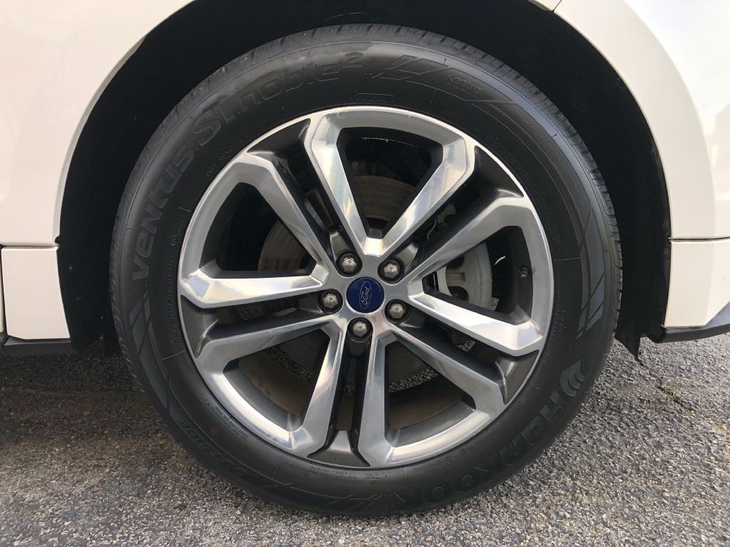 2017 Ford Edge Image 44