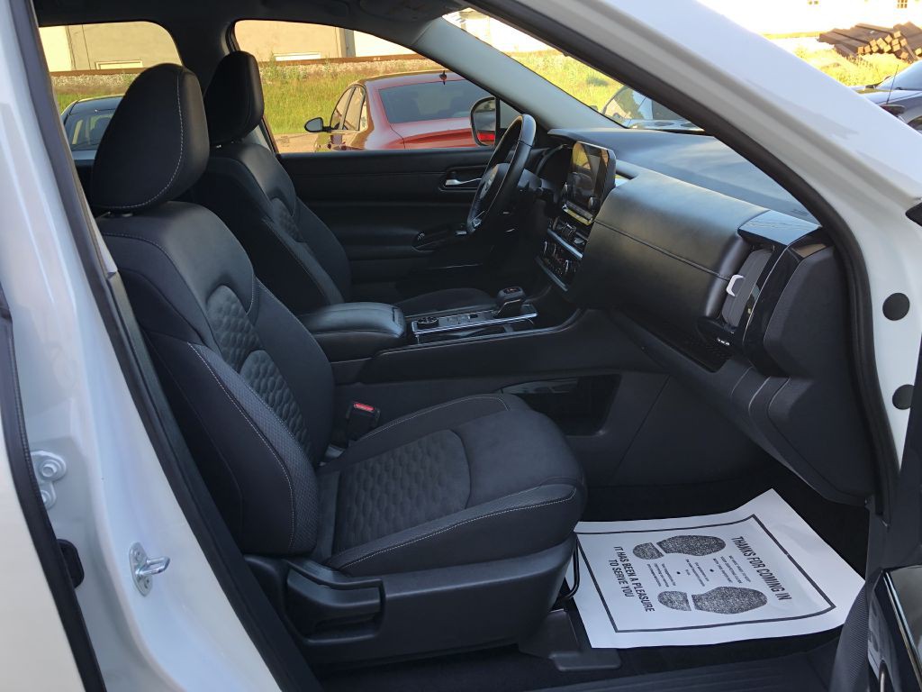 2022 Nissan Pathfinder Image 16