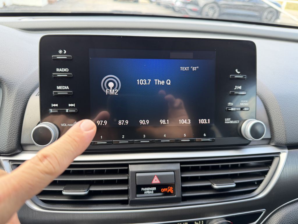 2019 Honda Accord Image 30