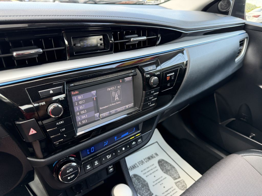2016 Toyota Corolla Image 18