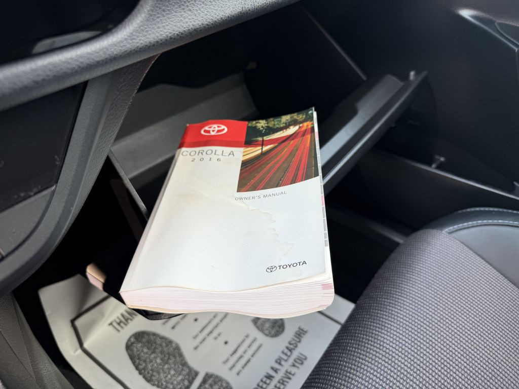 2016 Toyota Corolla Image 19