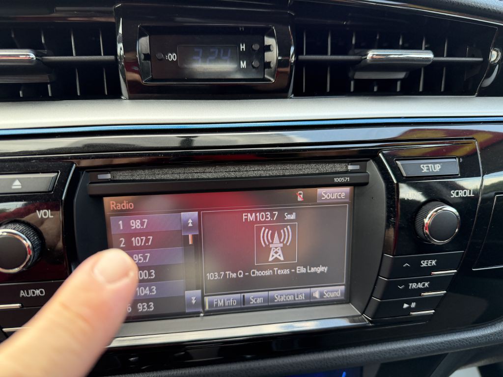 2016 Toyota Corolla Image 26