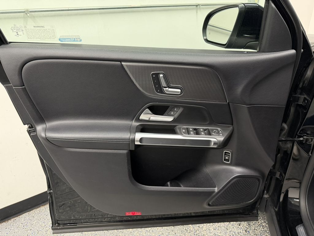 2021 Mercedes-Benz GLB Image 9