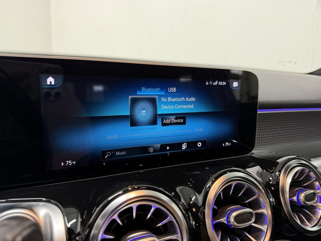 2021 Mercedes-Benz GLB Image 15