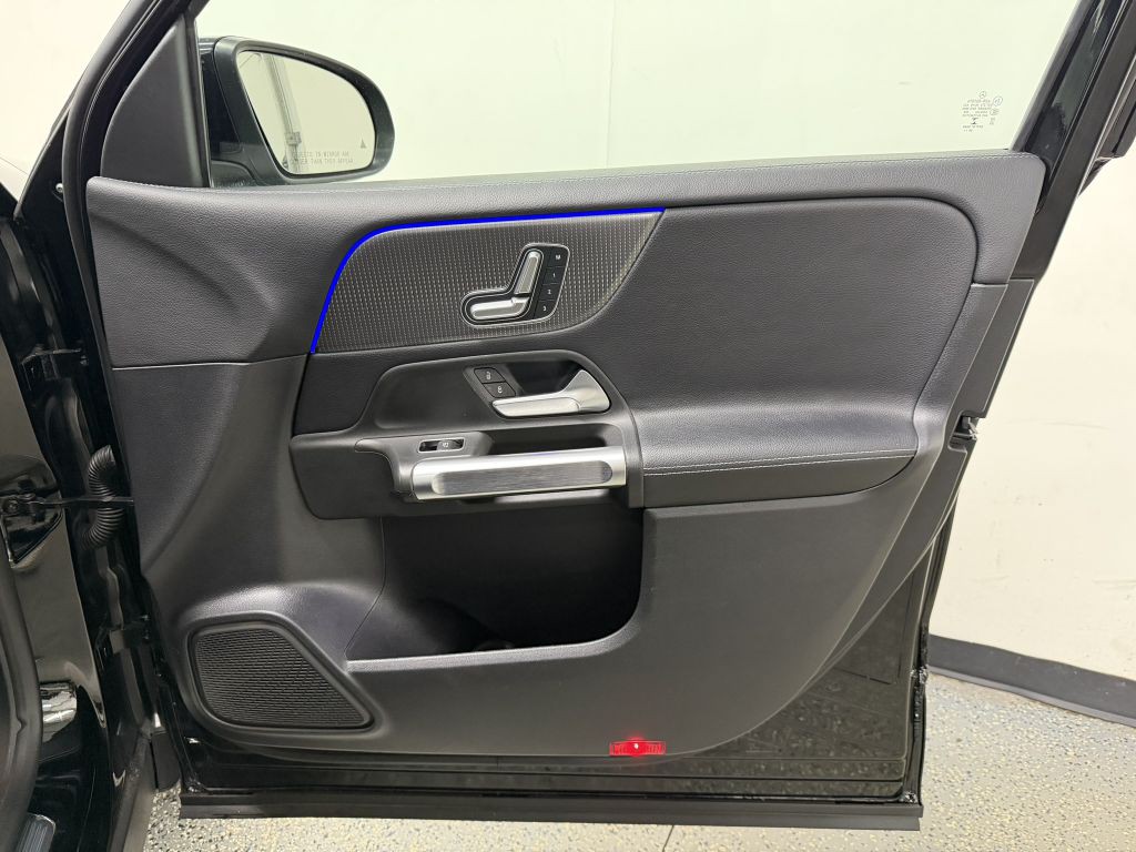 2021 Mercedes-Benz GLB Image 24