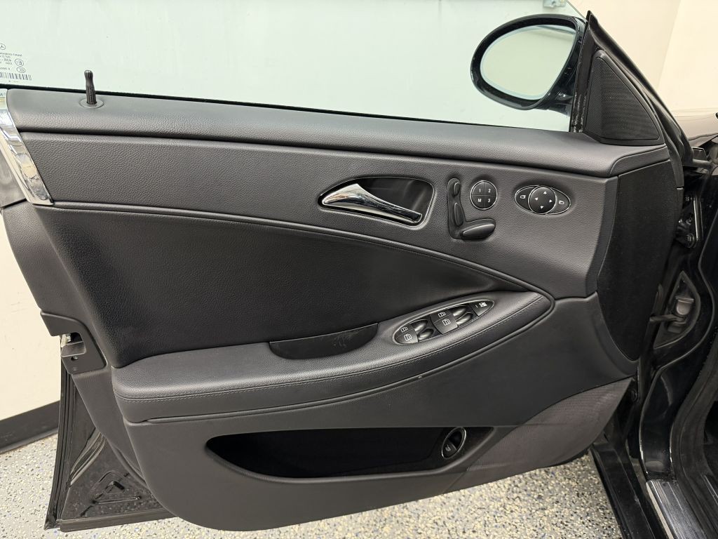 2007 Mercedes-Benz CLS-Class Image 8