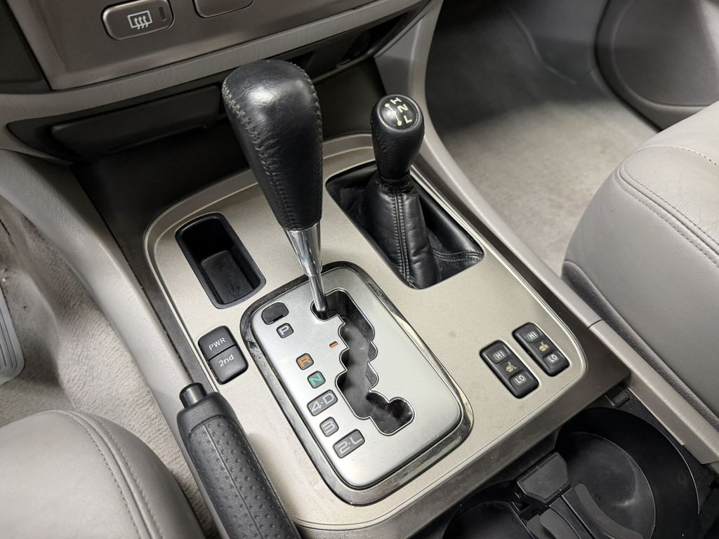 2003 Toyota Land Cruiser Image 16