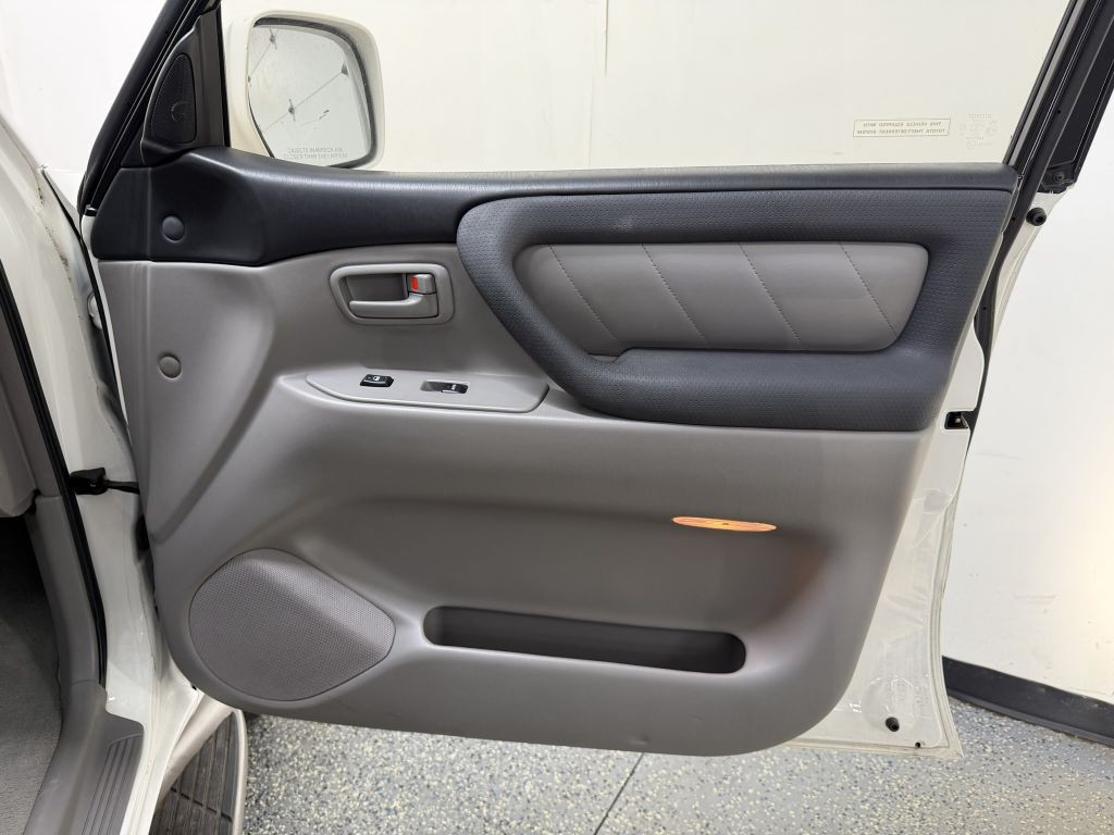 2003 Toyota Land Cruiser Image 19