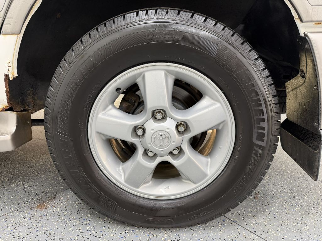 2003 Toyota Land Cruiser Image 34