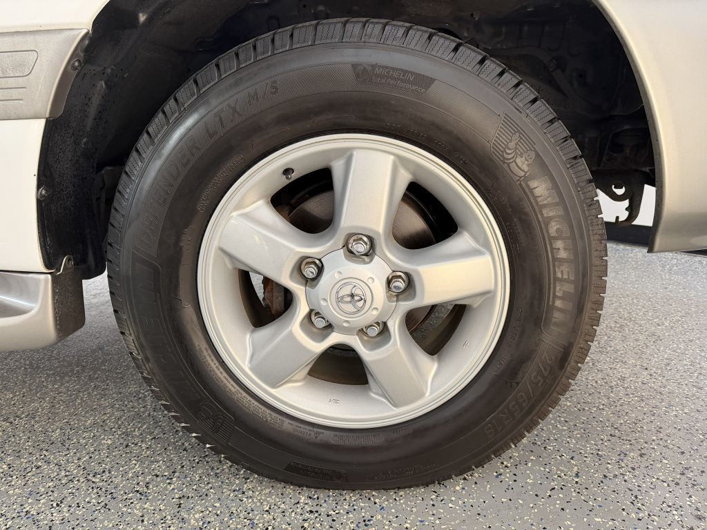 2003 Toyota Land Cruiser Image 36